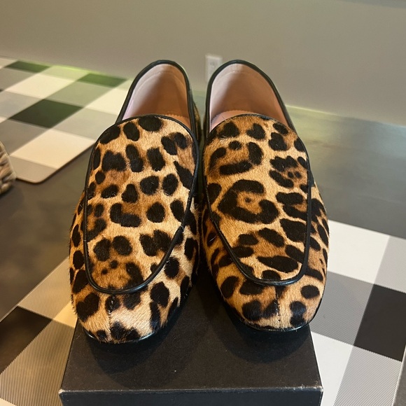 Brand New in Box Leopard Print Pointy Toe Flat in Haircalf - Size 7 - Picture 1 of 5